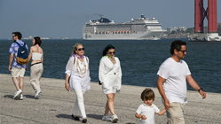 Cruise tipping charges are 'out of control,' say passengers as companies tout 'exceptional service' Education Directory
