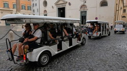 Major city eyes crackdown on golf cart tours as furious locals push back Education Sydney